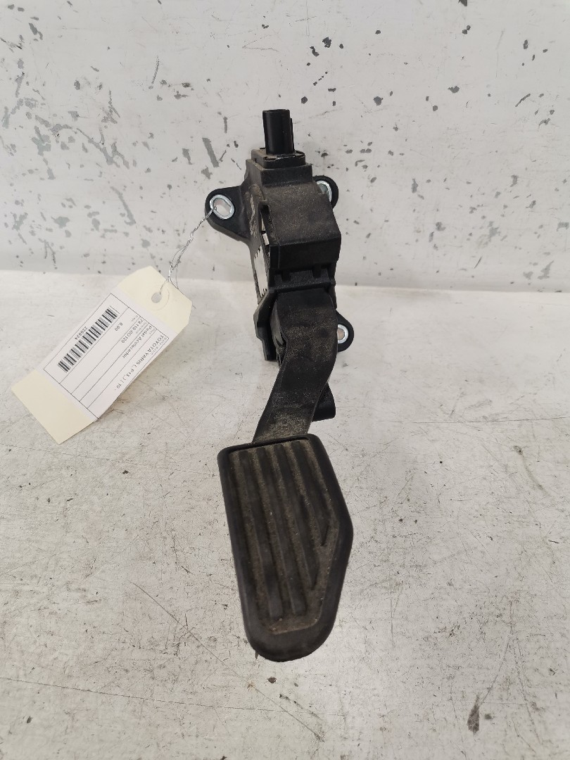 Pedal Acelerador TOYOTA YARIS (_P13_) | 10 - 