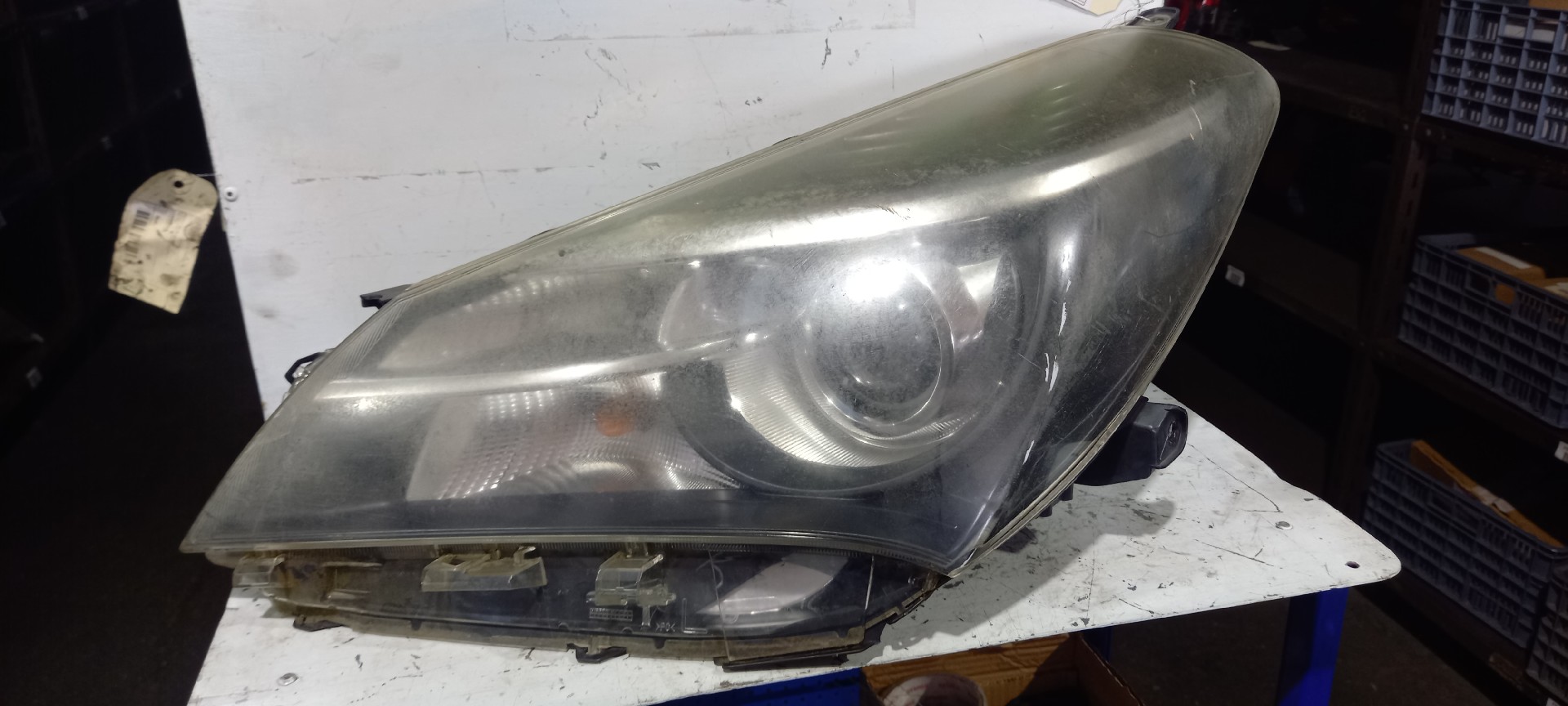 Left Headlight TOYOTA YARIS (_P13_) | 10 - 