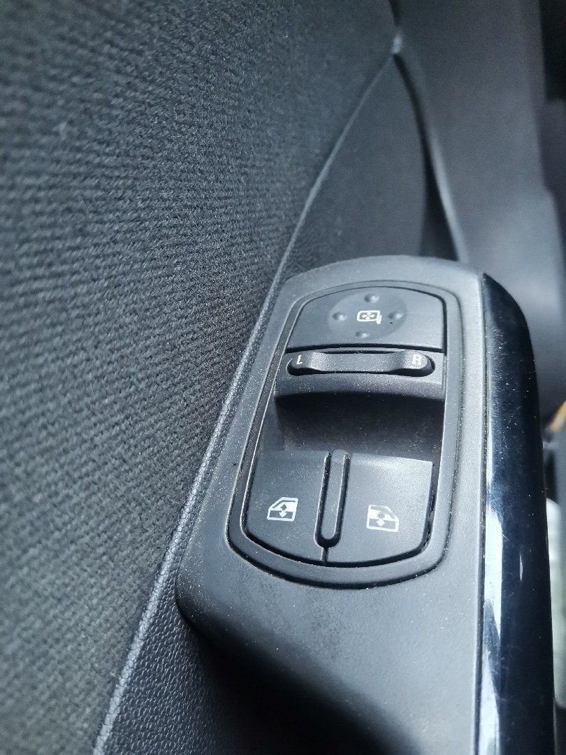 Botão / Interruptor Vidro Frente Esquerdo OPEL CORSA D Van (S07) | 06 - 14