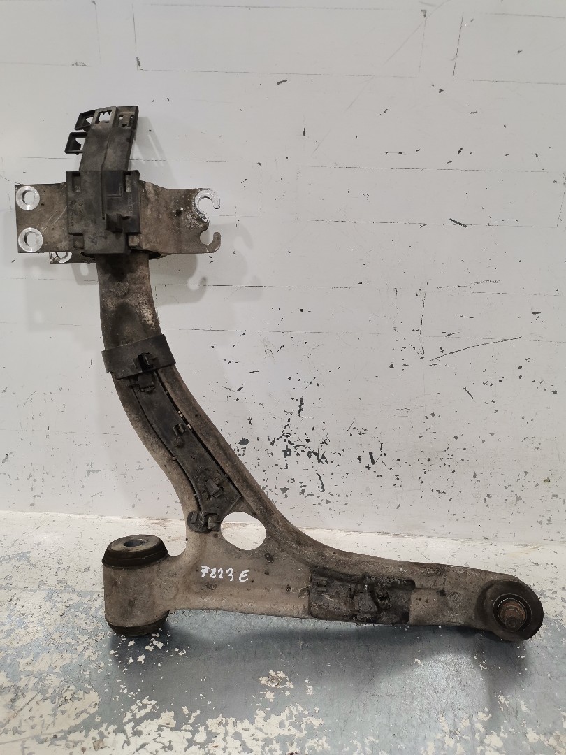 Braço de Suspensão Esquerdo MERCEDES-BENZ CLA Coupé (C117) | 13 - 19