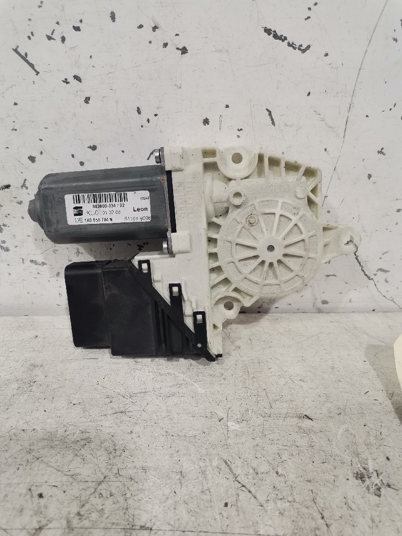 Motor Elevador Vidro Tras Direito SEAT LEON (1P1) | 05 - 13