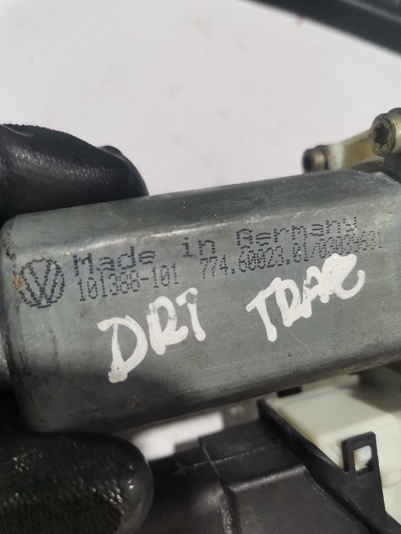 Motor Elevador Vidro Tras Direito VOLKSWAGEN GOLF IV (1J1) | 97 - 07 Imagem-4
