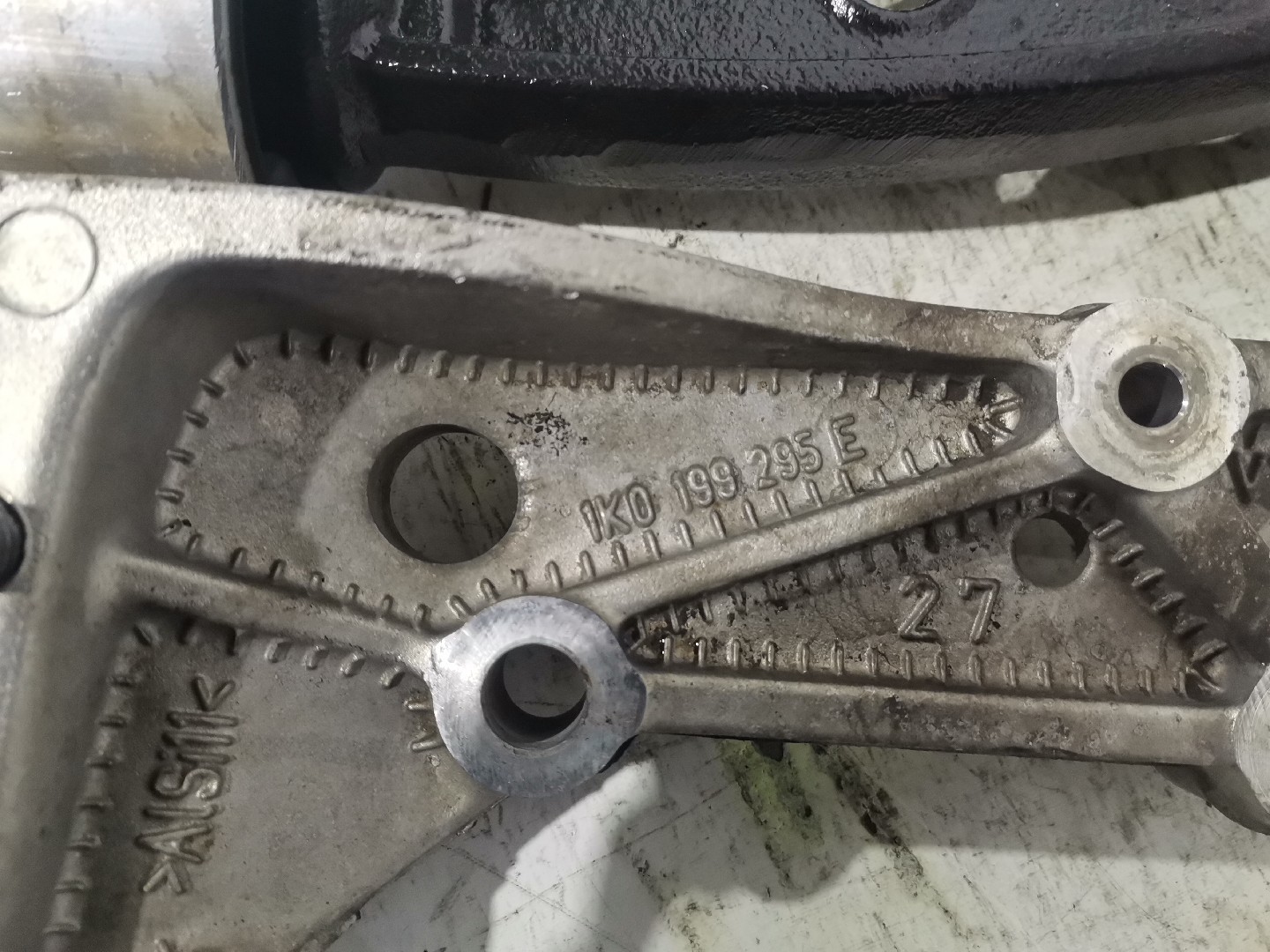 Braço de Suspensão Esquerdo VOLKSWAGEN GOLF V (1K1) | 03 - 09 Imagem-1