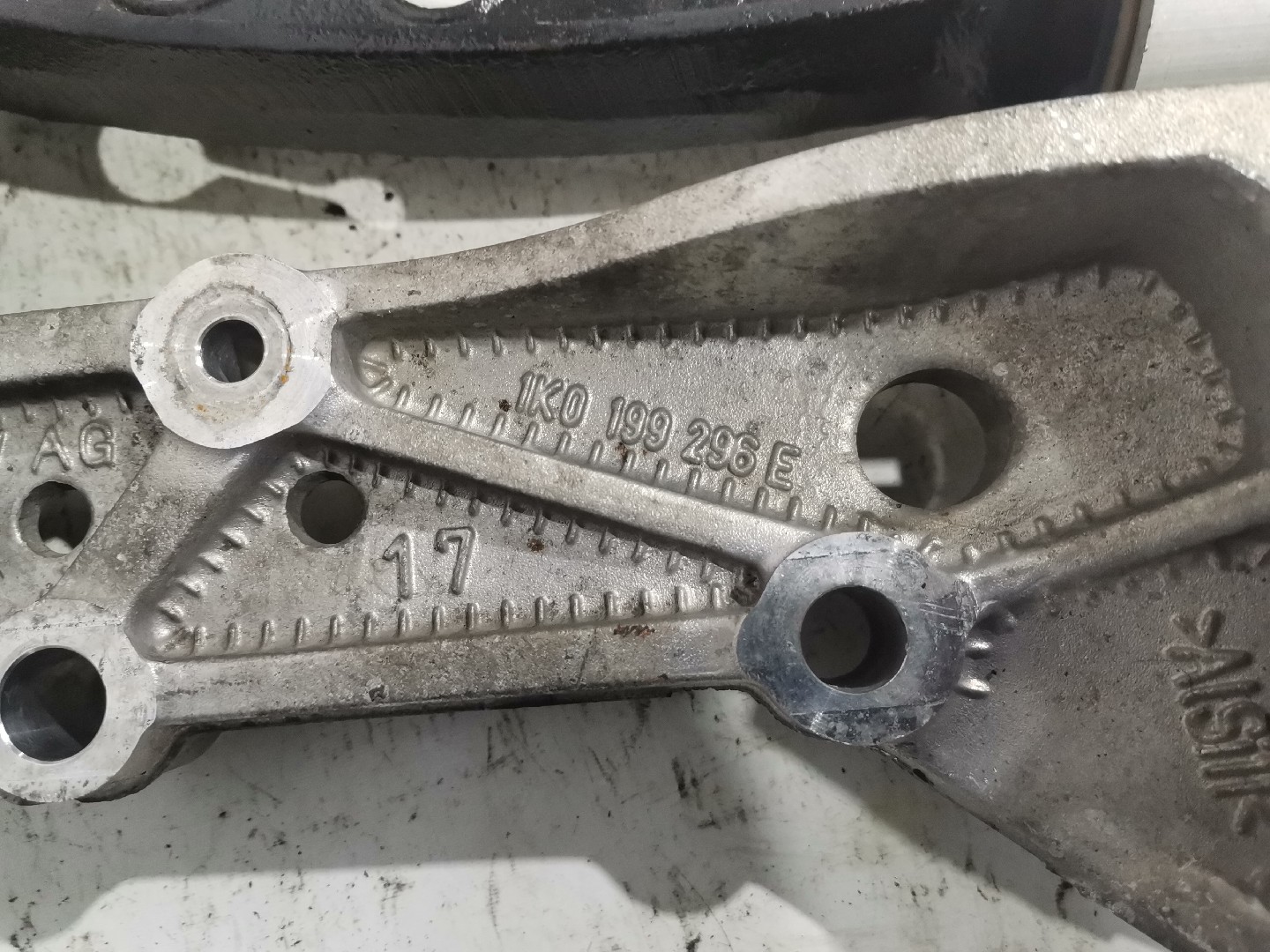 Braço de Suspensão Direito VOLKSWAGEN GOLF V (1K1) | 03 - 09 Imagem-1