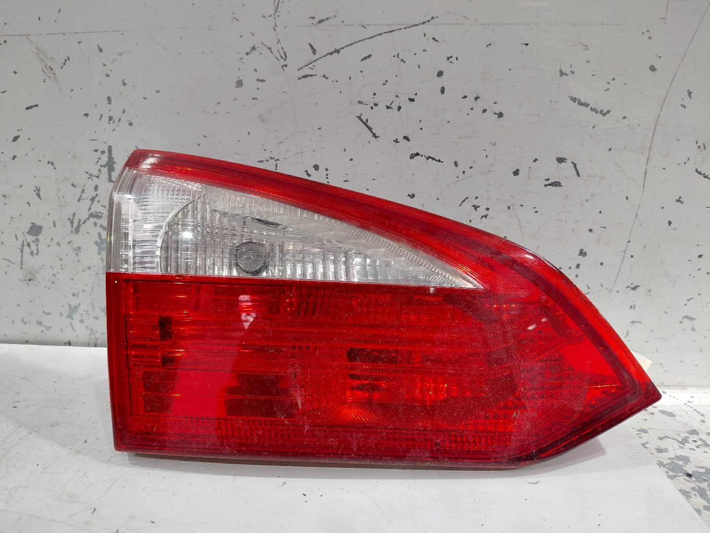 Farolim Mala Esquerdo FORD FOCUS III Turnier | 10 - 