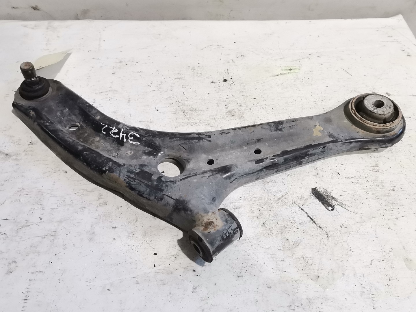 Braço de Suspensão Esquerdo FORD FIESTA VI (CB1, CCN) | 08 - 