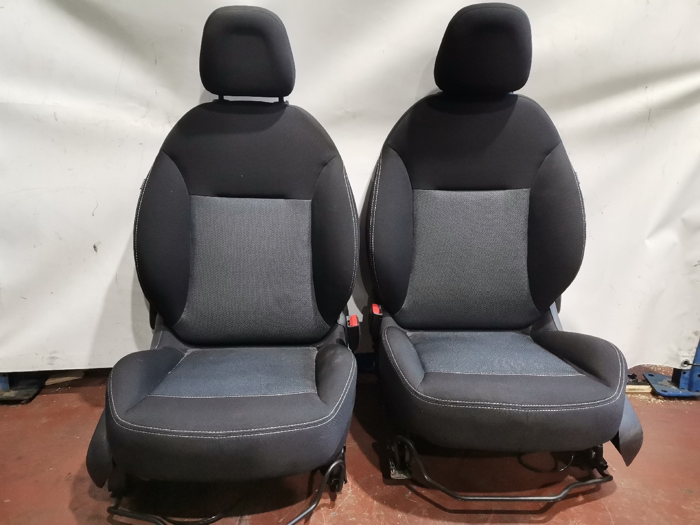 Conjunto Bancos PEUGEOT 208 I (CA_, CC_) | 12 - 