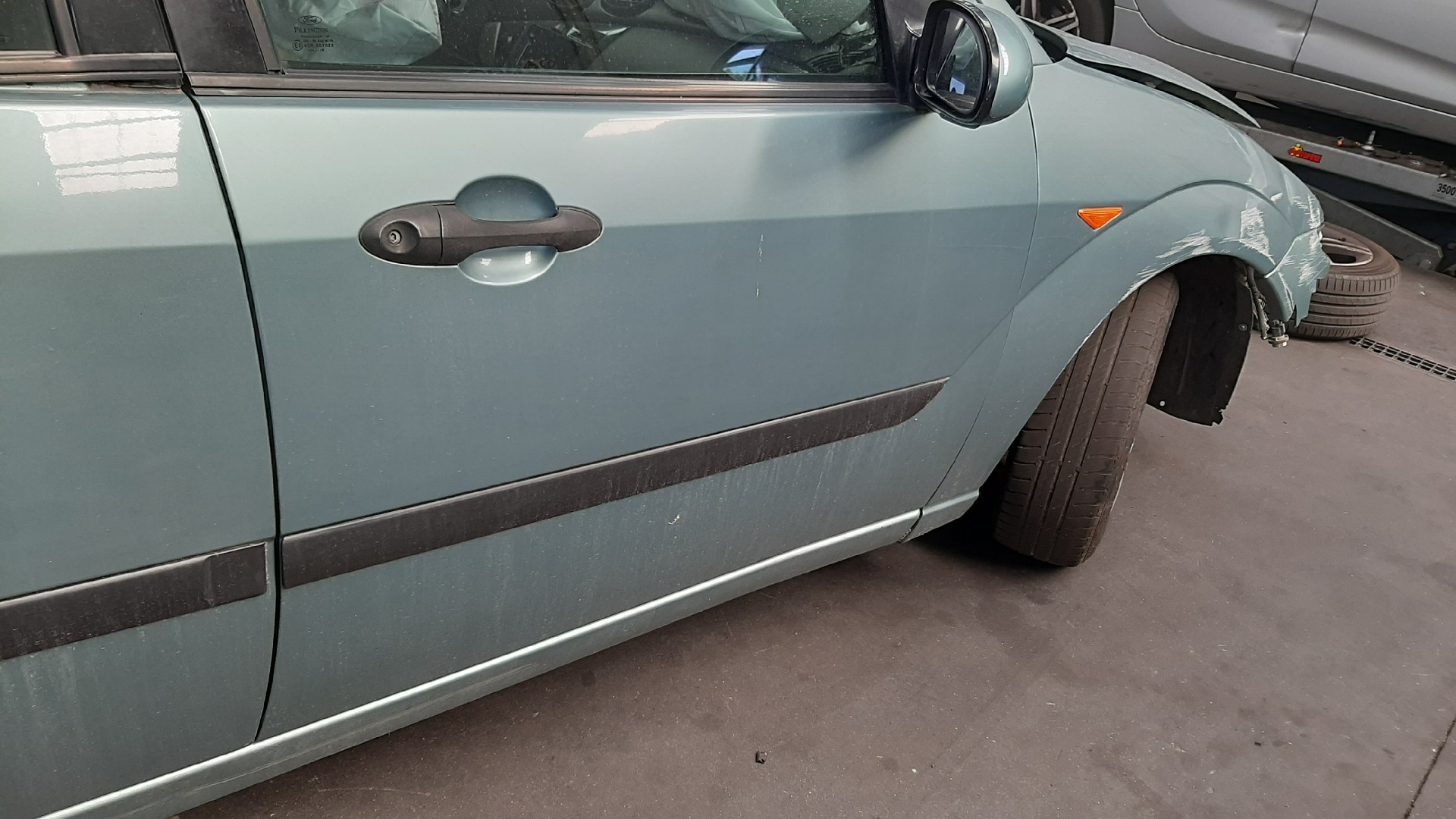 Porta Frente Dto FORD FOCUS três volumes (DFW) | 99 - 09