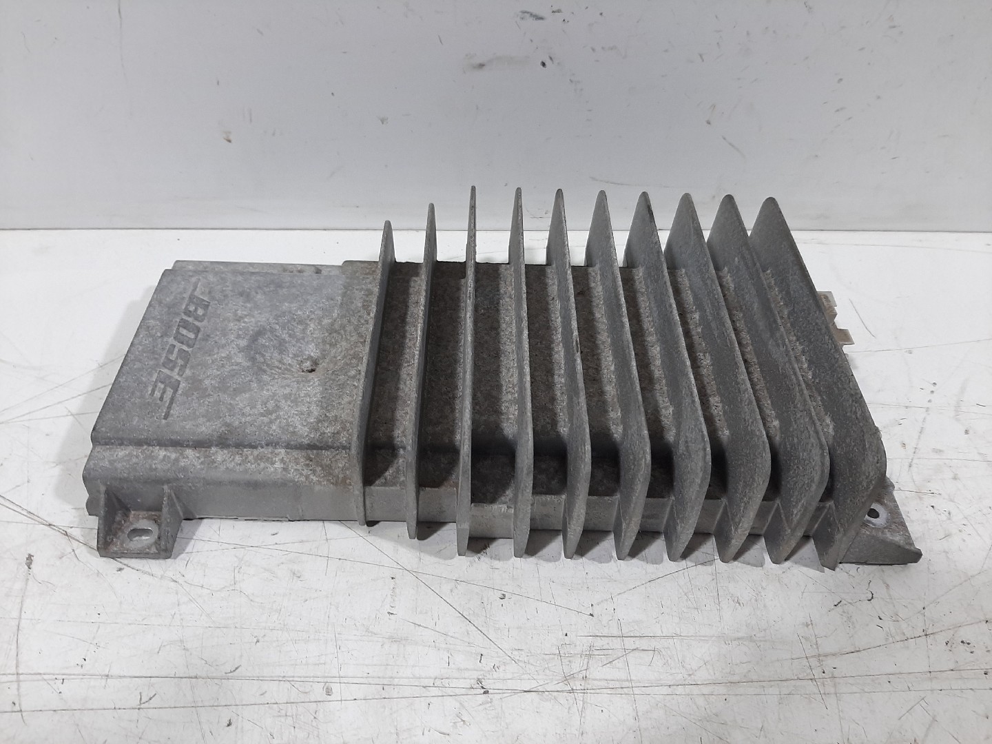 Amplificador HUMMER H2 | 02 - 09