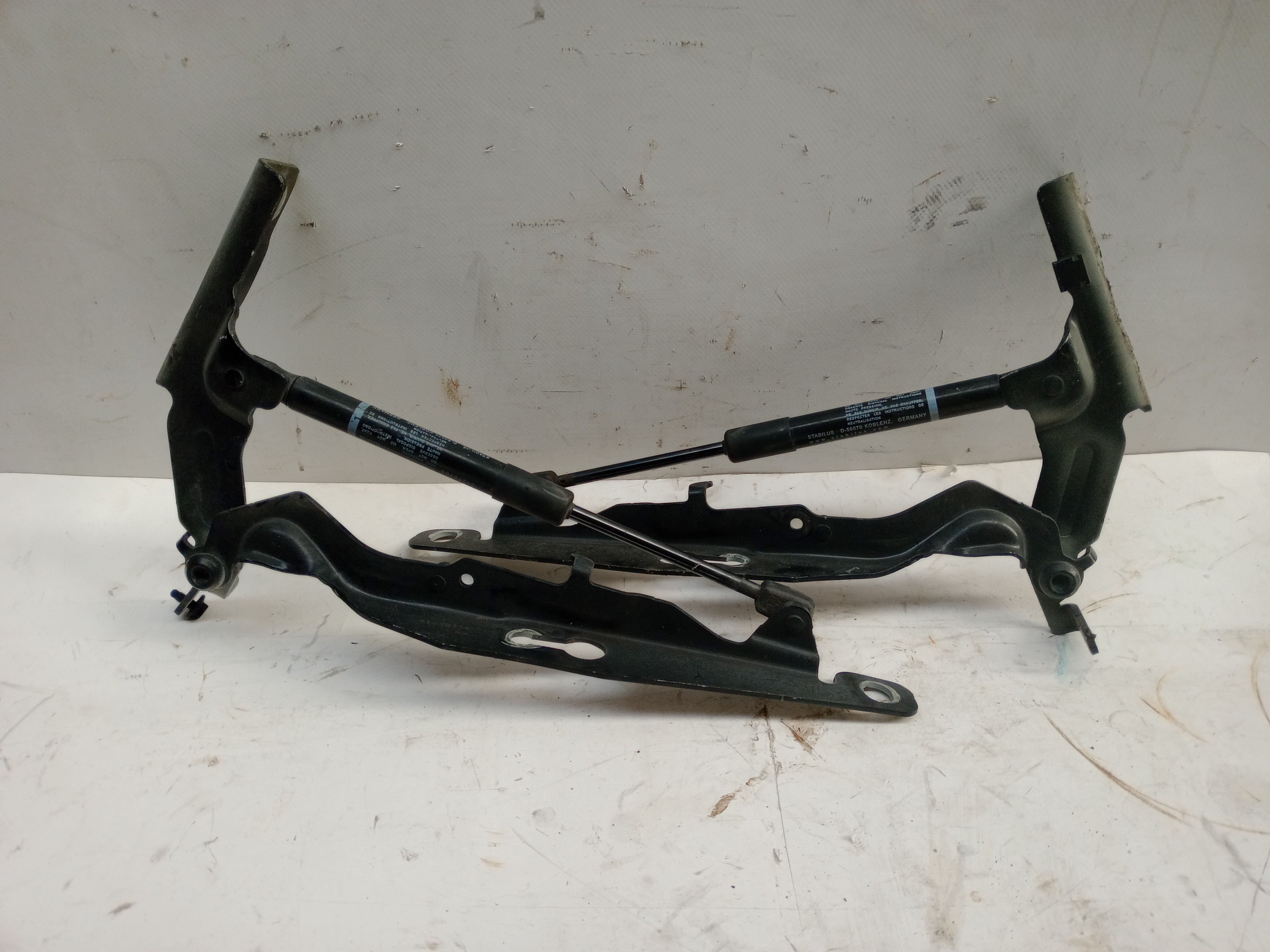 Dobradiça do capot (Par) VOLVO V60 I (155, 157) | 10 - 