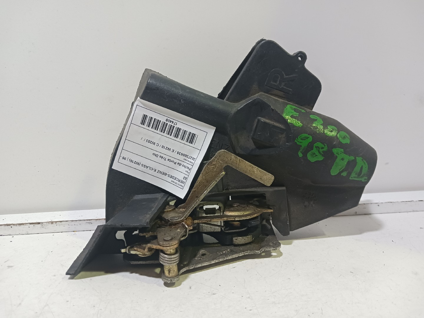 Fecho da Porta Trás Dto MERCEDES-BENZ E-CLASS (W210) | 95 - 03