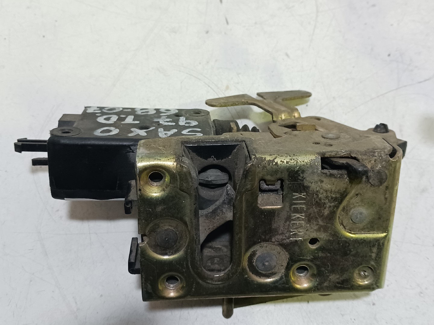 Fecho da Porta Trás Dto CITROEN SAXO (S0, S1) | 96 - 04