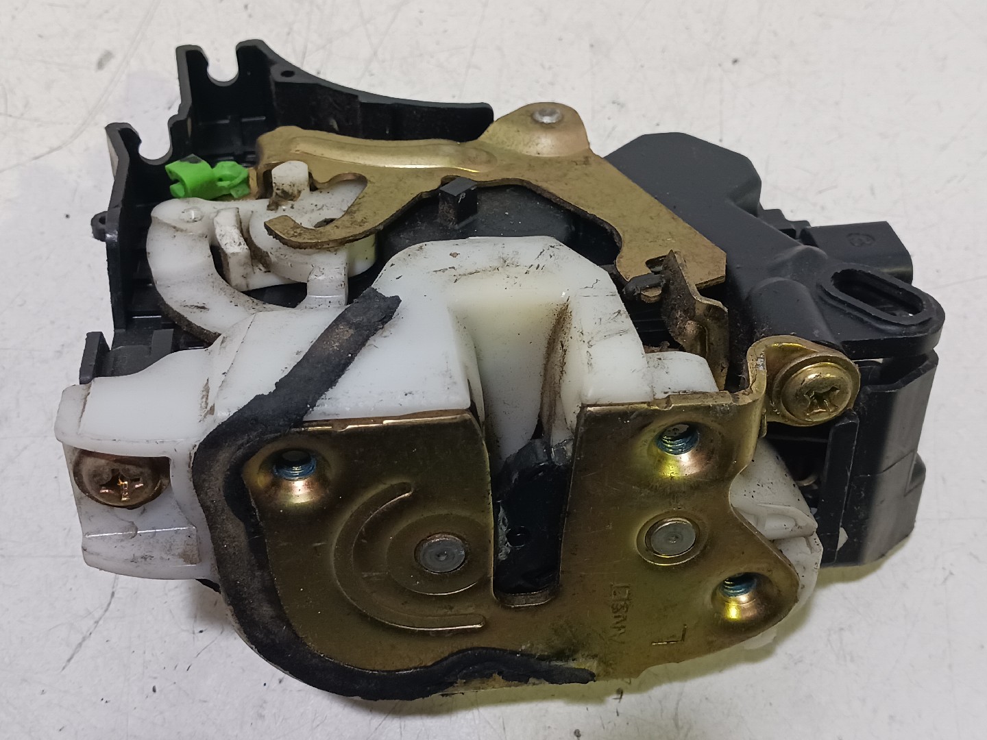 Fecho da Porta Frente Esq MITSUBISHI GRANDIS (NA_W) | 03 - 11