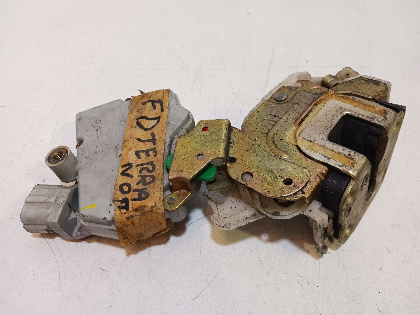 Fecho da Porta Frente Dto NISSAN TERRANO II (R20) | 92 - 07