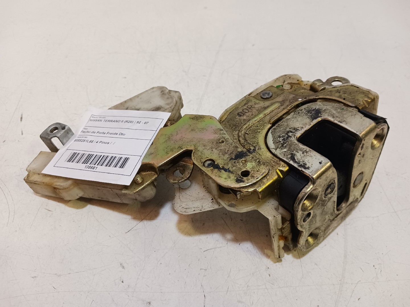 Fecho da Porta Frente Dto NISSAN TERRANO II (R20) | 92 - 07