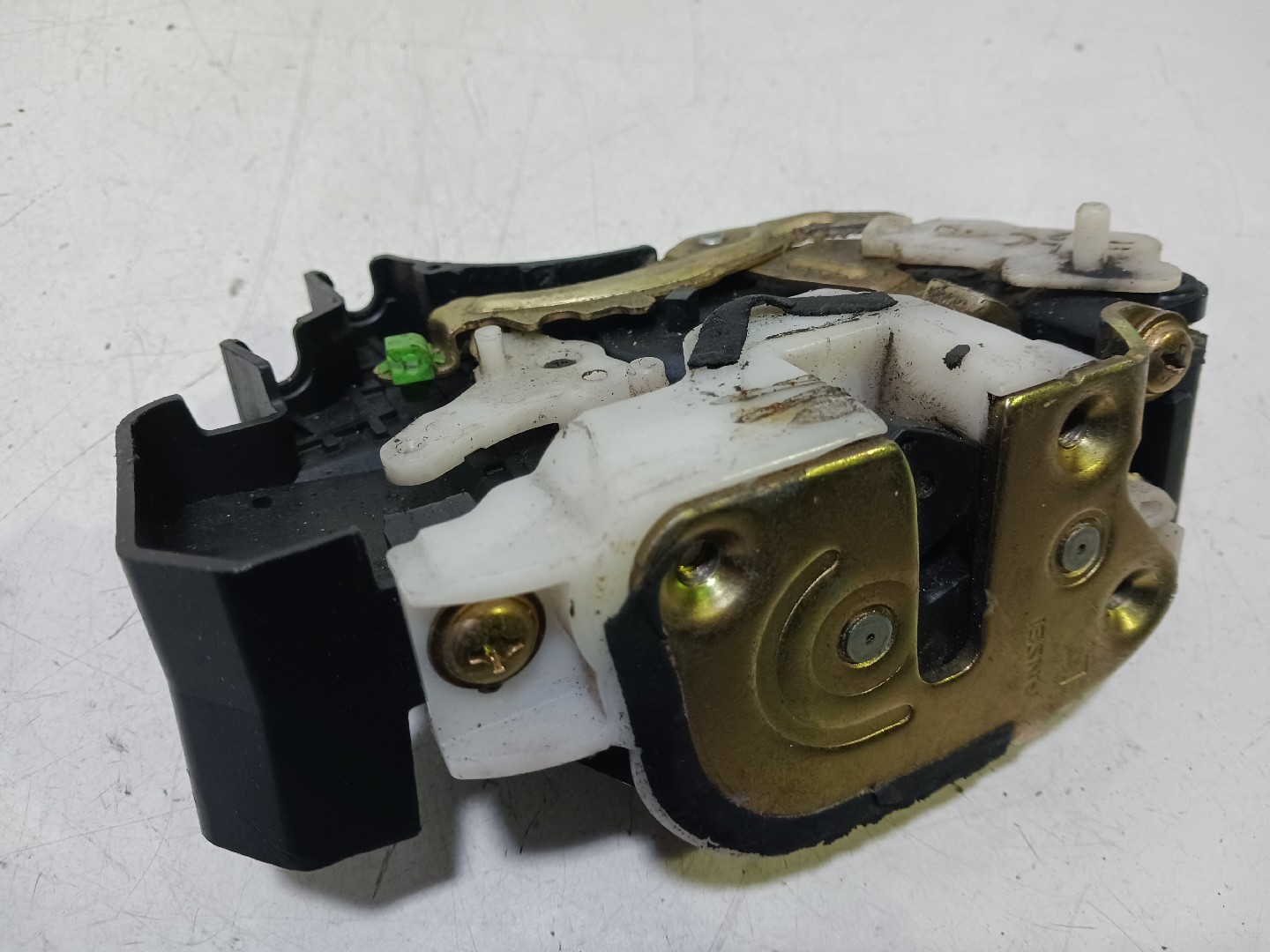 Fecho da Porta Trás Esq MITSUBISHI COLT VI (Z3_A, Z2_A) | 02 - 12