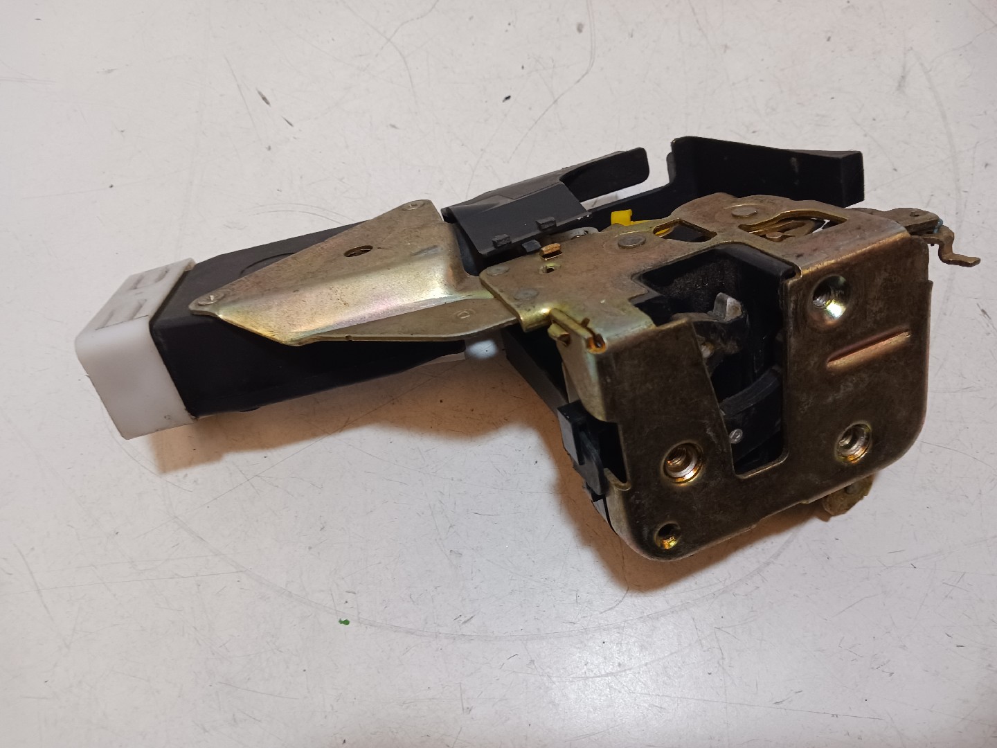 Fecho da Porta Trás Dto MITSUBISHI SPACE STAR Veículo multiuso (DG_A) | 98 - 04