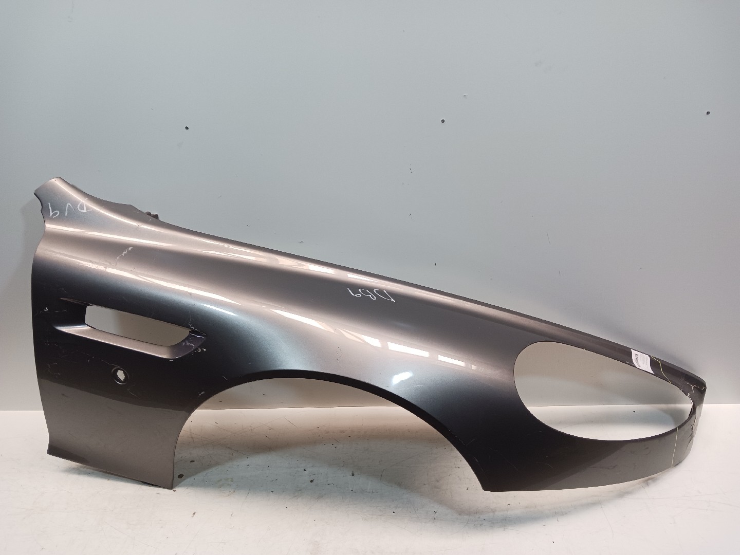Guarda Lamas Frt Dto ASTON MARTIN DB9 Vantage | 04 - 16