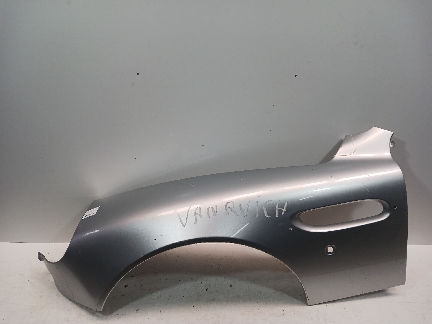 Guarda Lamas Frt Esq ASTON MARTIN VANQUISH Vantage (R2_) | 01 - 07