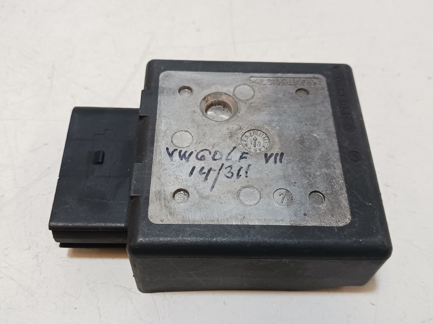 Módulo de controle da bomba combustível VOLKSWAGEN GOLF VII (5G1, BQ1, BE1, BE2) | 12 - 