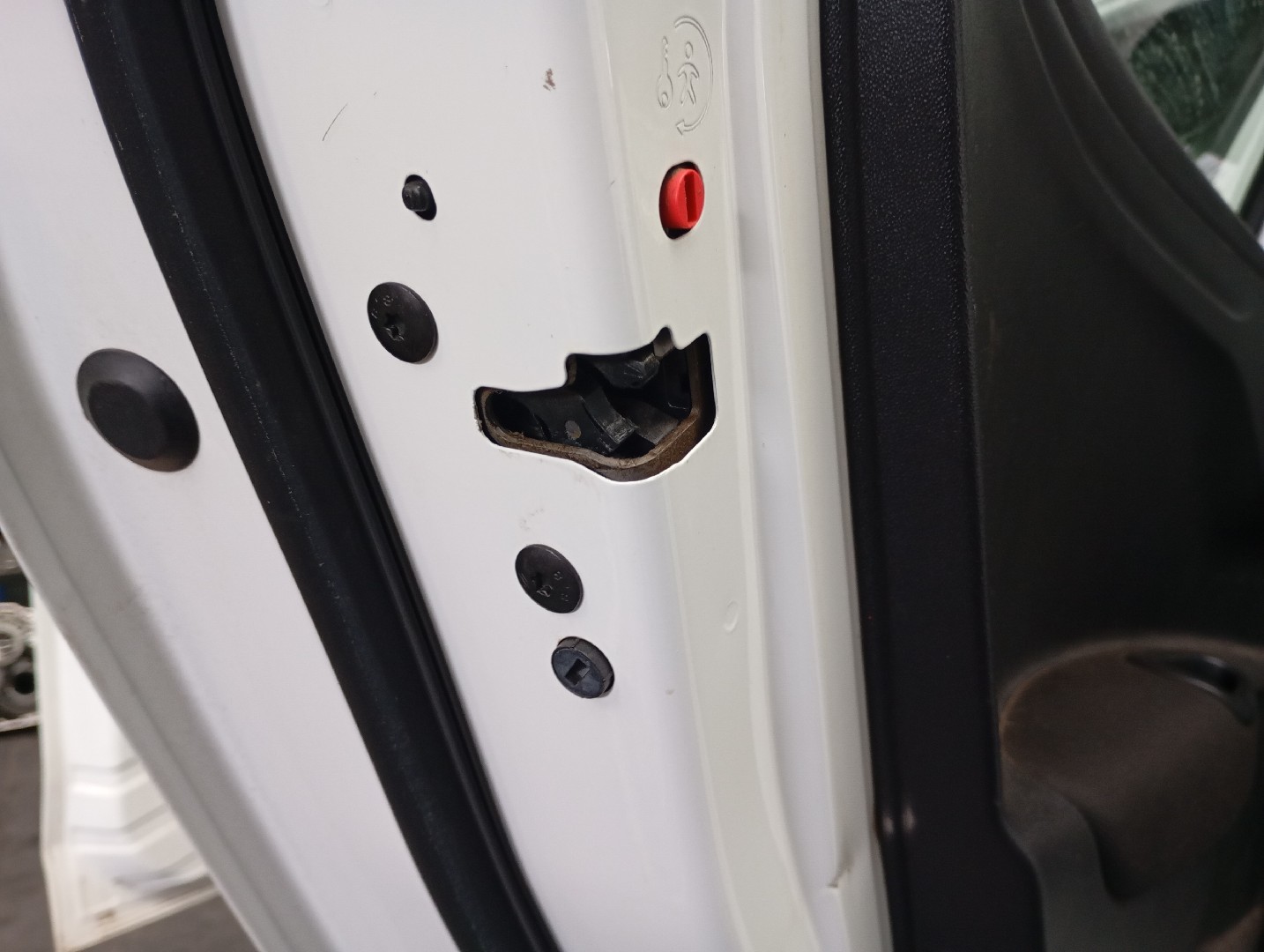 Fecho da Porta Trás Esq CITROEN C-ELYSEE (DD_) | 12 - 