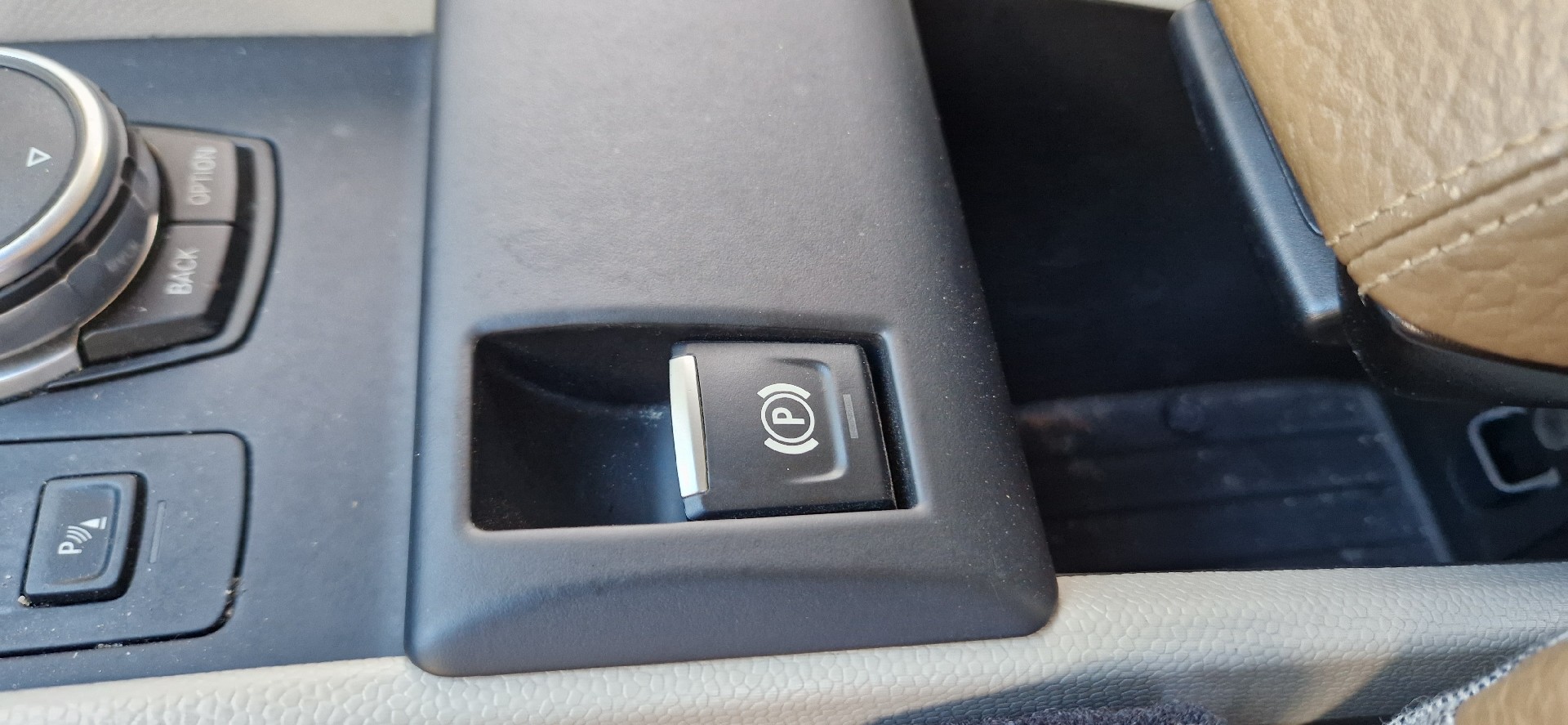 Botão de travão de mão elétrico BMW i3 (I01) | 13 - 