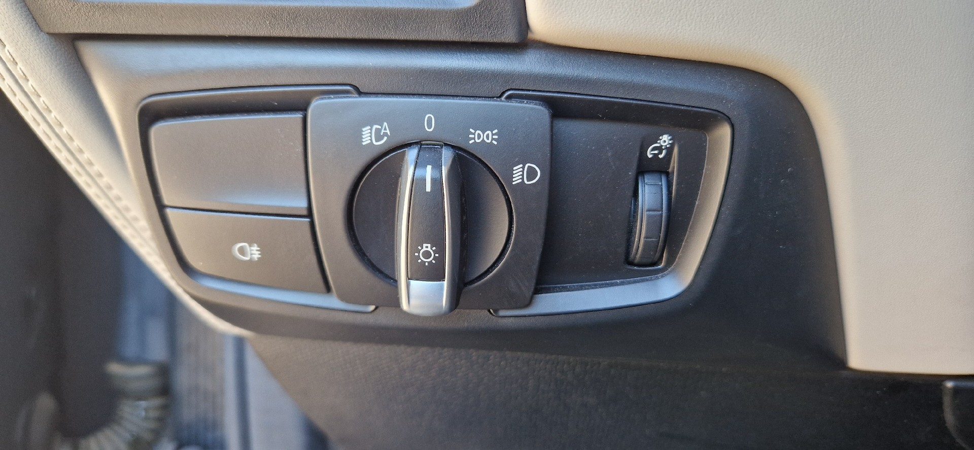 Comutador de luzes BMW i3 (I01) | 13 - 