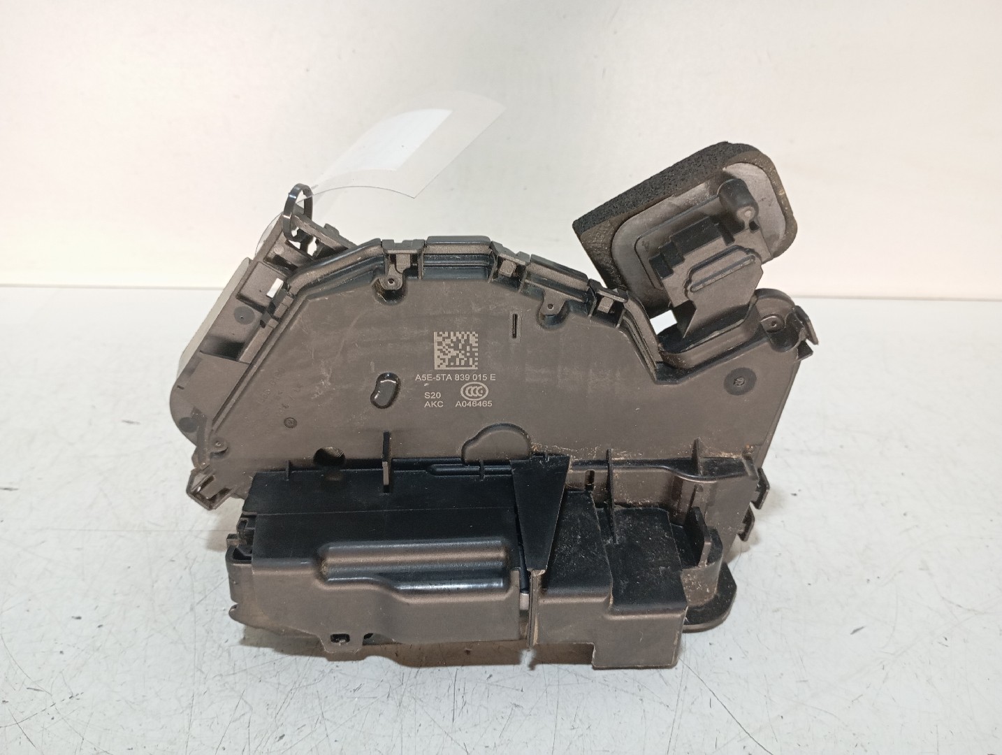 Fecho da Porta Trás Esq VOLKSWAGEN POLO (AW1, BZ1) | 17 - 