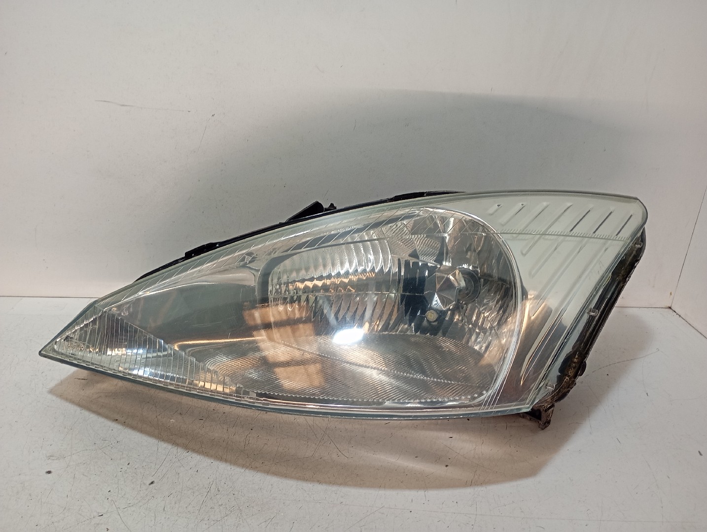 Farol Esq FORD FOCUS (DAW, DBW) | 98 - 09
