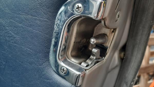 Fecho da Porta Frente Dto MERCEDES-BENZ W 123 | 76 - 85