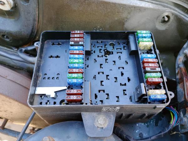 Caixa dos Fusíveis BMW 3 (E30) | 82 - 92