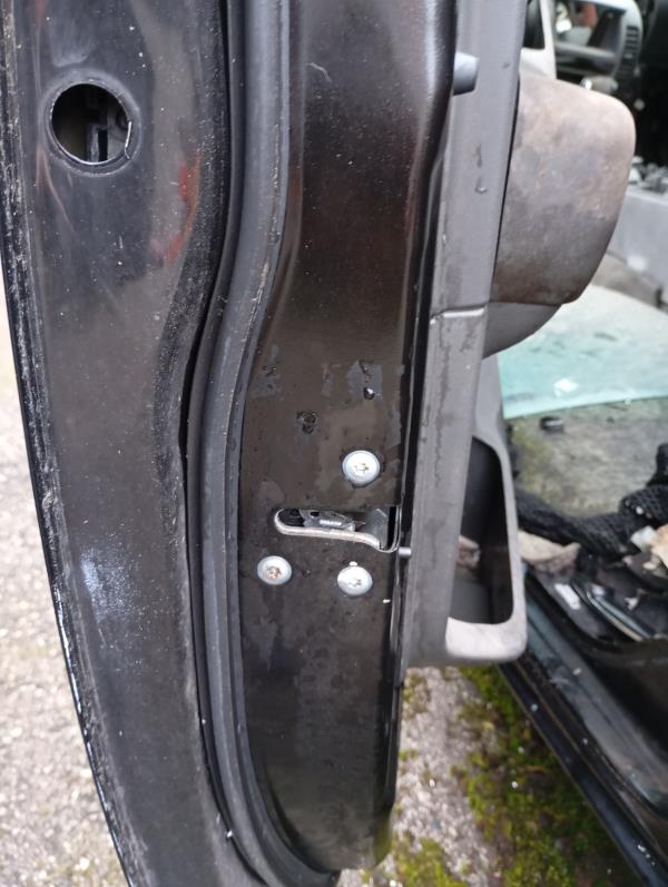 Fecho da Porta Trás Esq NISSAN NP300 NAVARA (D40) | 04 - 