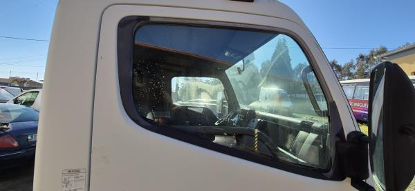 Vidro Frt Dto MITSUBISHI Canter (FB7, FB8, FE7, FE8) 7.Generation | 01