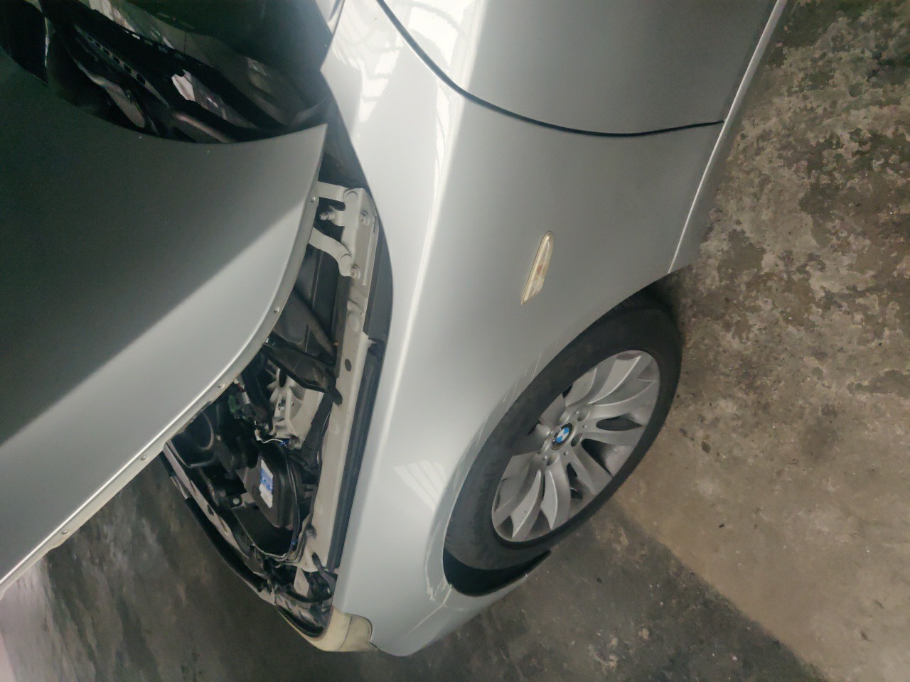 Left Fender BMW 5 (E60) | 01 - 10 Imagem-0 Left Fender BMW 5 (E60) | 01 - 10 Imagem-0