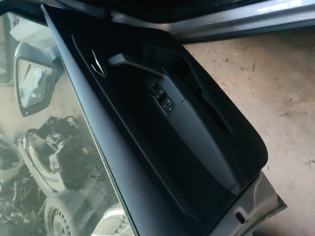 Suporte do Puxador Frente Esquerdo SEAT ARONA (KJ7) | 17 - 