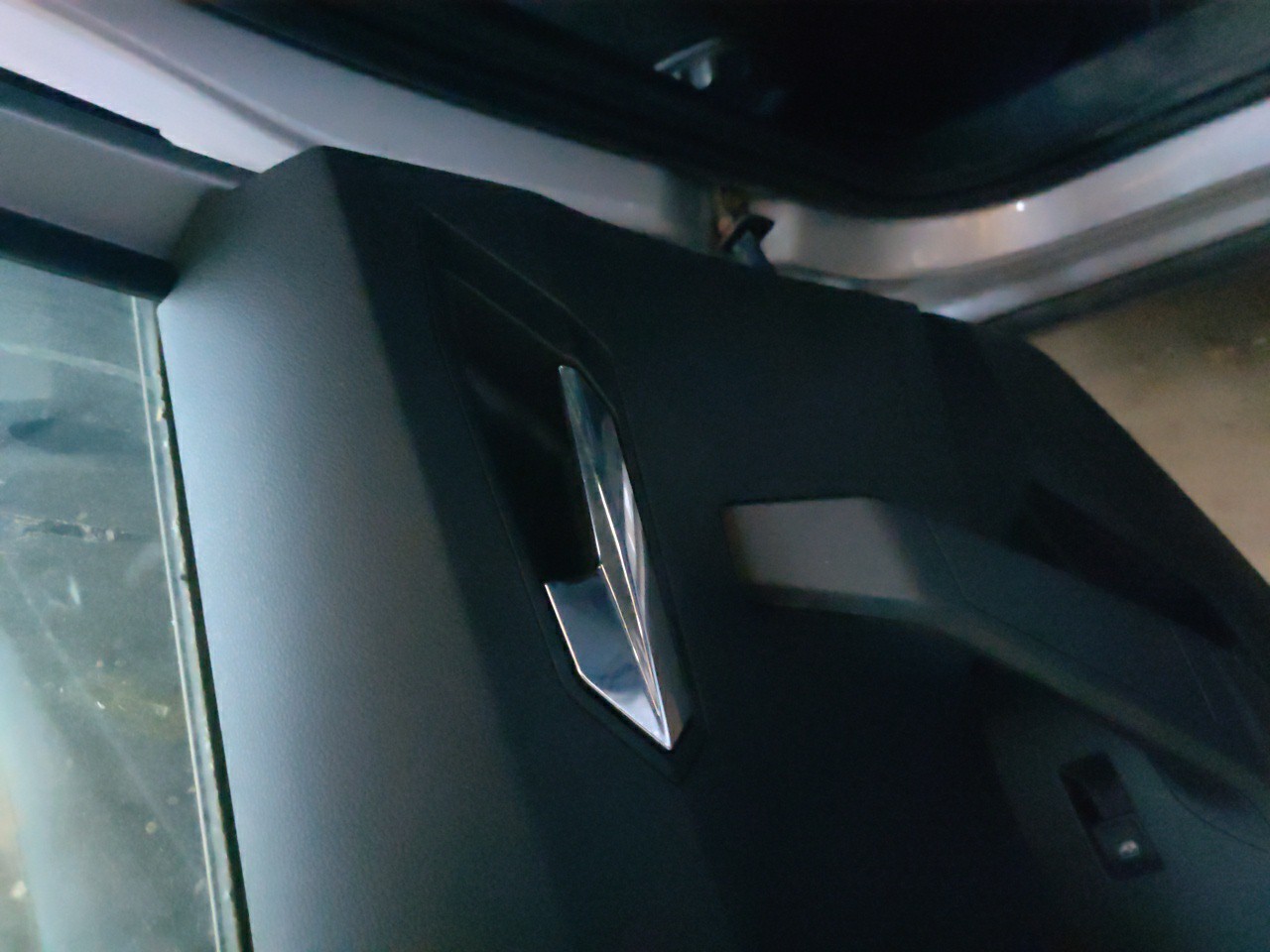Puxador Interior Porta Tras Esquerda SEAT ARONA (KJ7) | 17 - 
