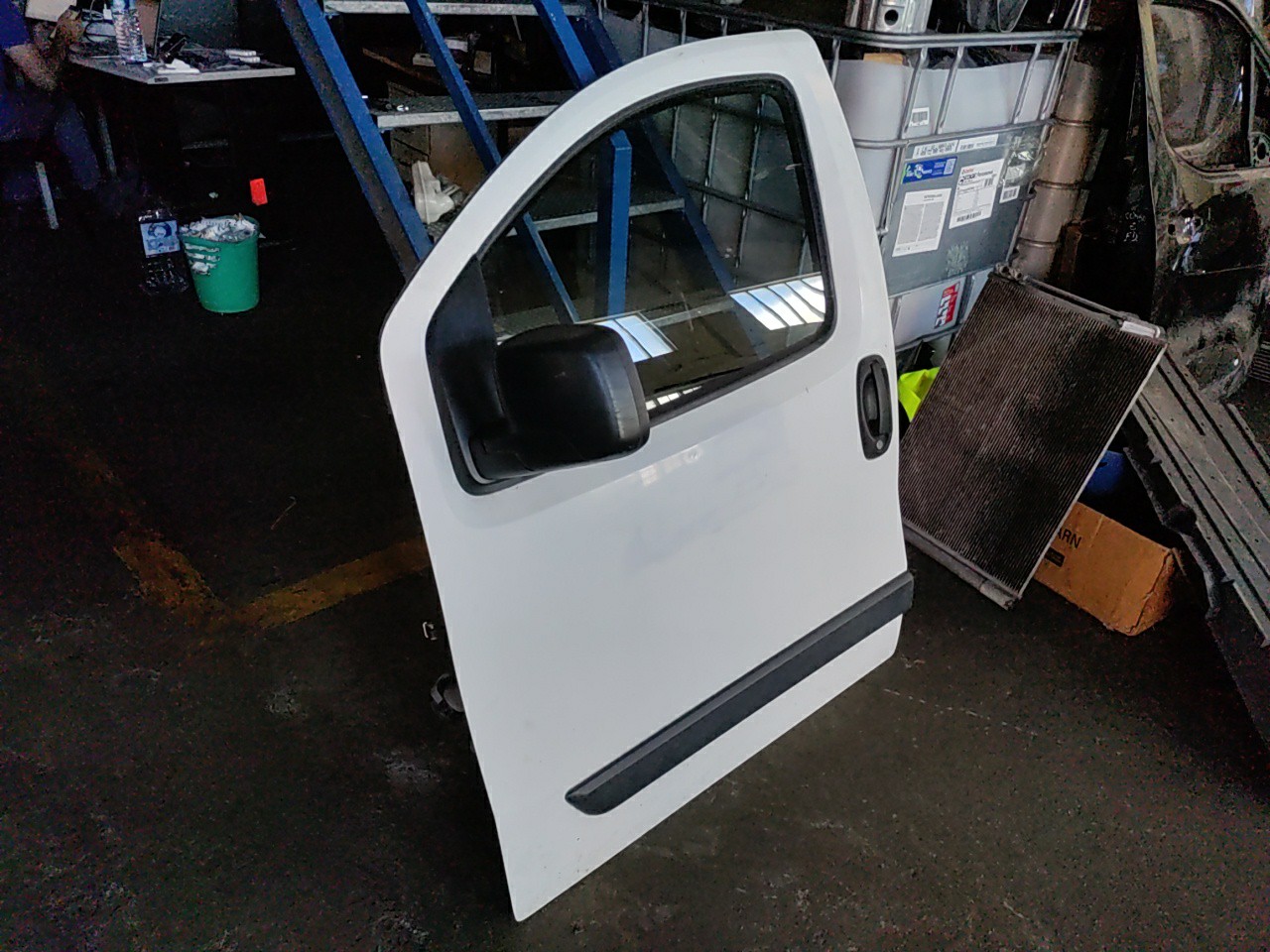 Porta Frente Esquerda com Acessorios FIAT FIORINO Caixa/Combi (225_) | 07 -  Imagem-2 Porta Frente Esquerda com Acessorios FIAT FIORINO Caixa/Combi (225_) | 07 -  Imagem-2