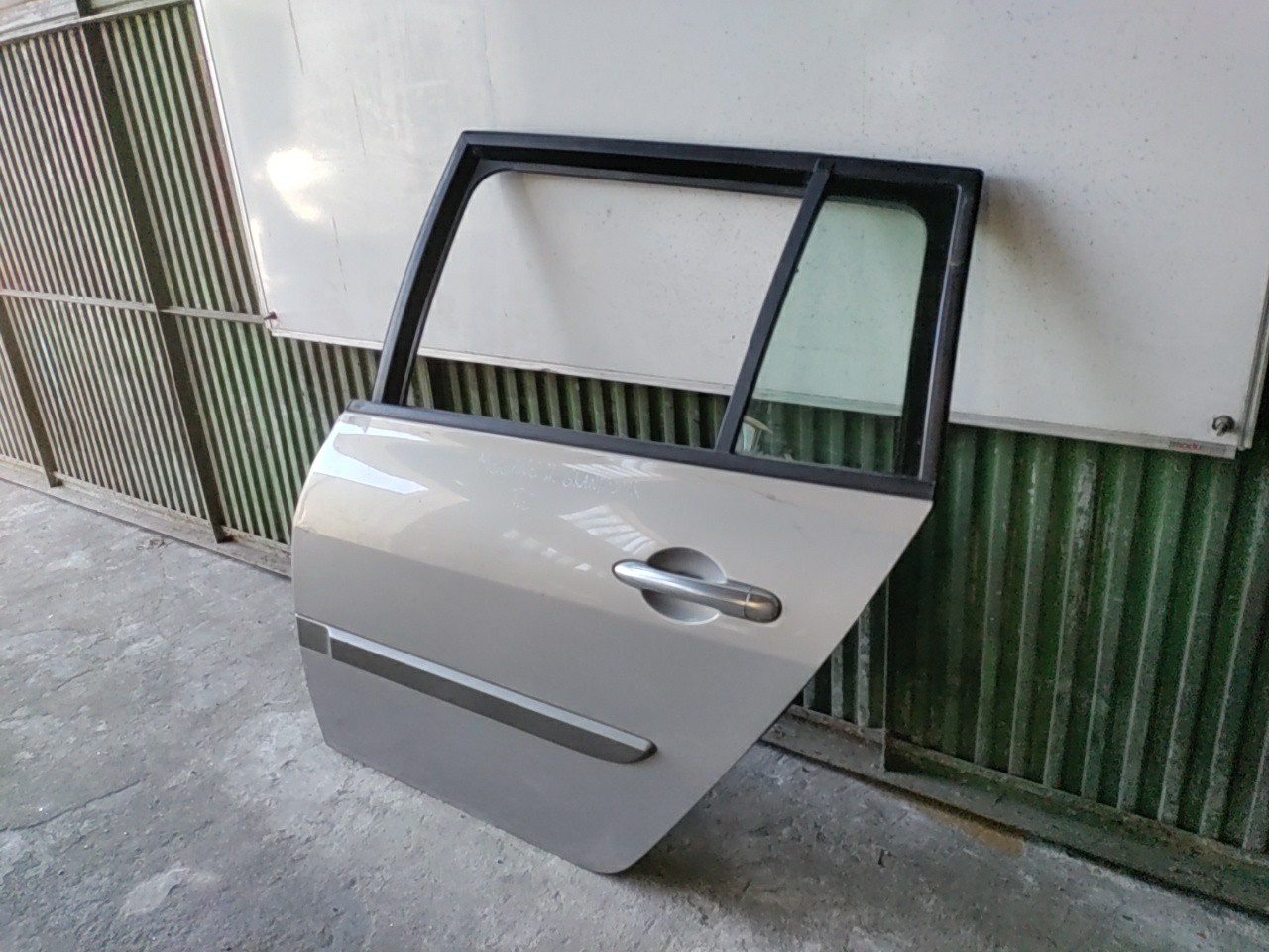 Porta Tras Esquerda com acessorios RENAULT MEGANE II Grandtour (KM0/1_) | 03 - 12 Imagem-1