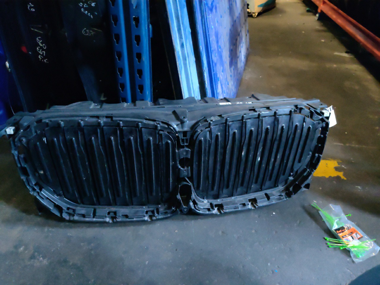 Entrada de Ar / Suporte da Grelha Frontal Central BMW X5 (G05, F95) | 18 - 