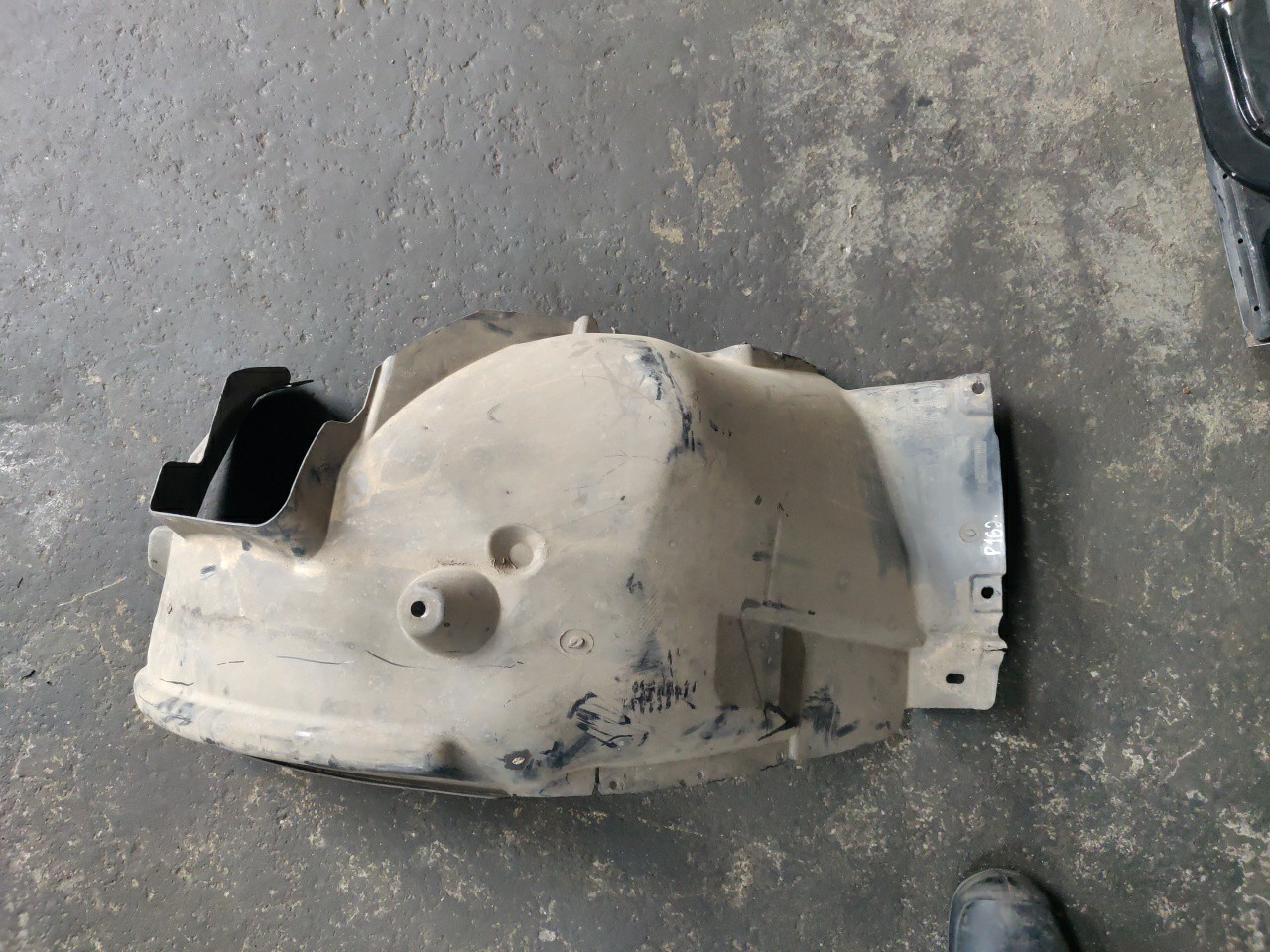 Parte de Trás da Cava de Roda Frente Esquerda BMW 1 (E87) | 03 - 13