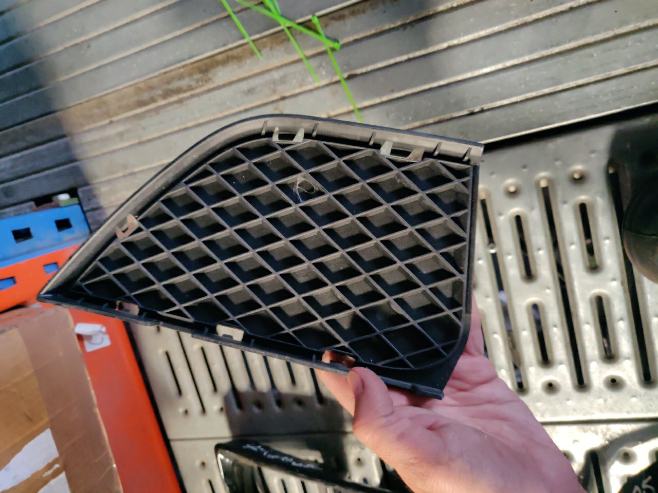 Grelha Inferior Direita do Parachoques Frente BMW X3 (E83) | 03 - 11