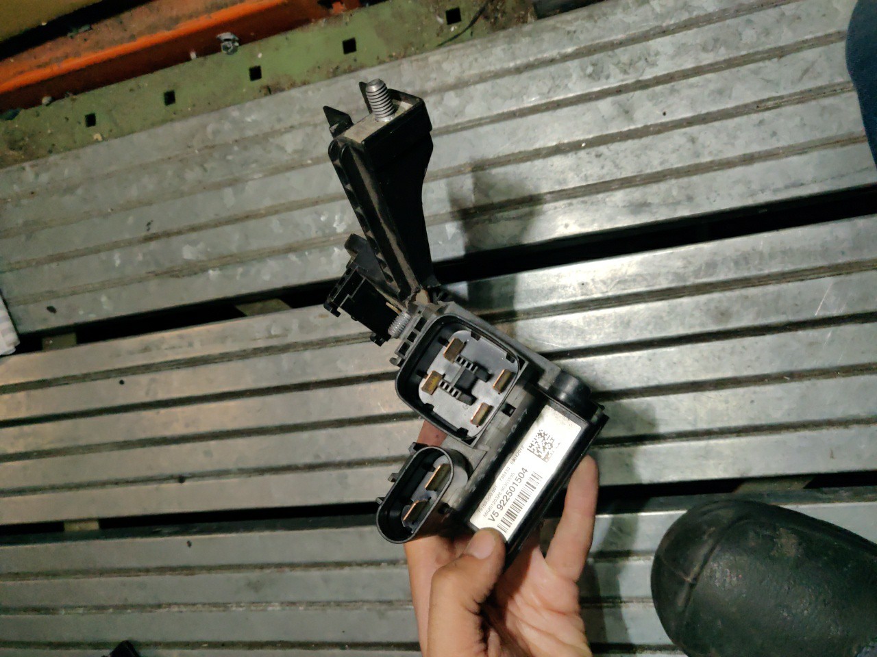 Distribuidor de Bateria BMW 1 (F20) | 11 - 19