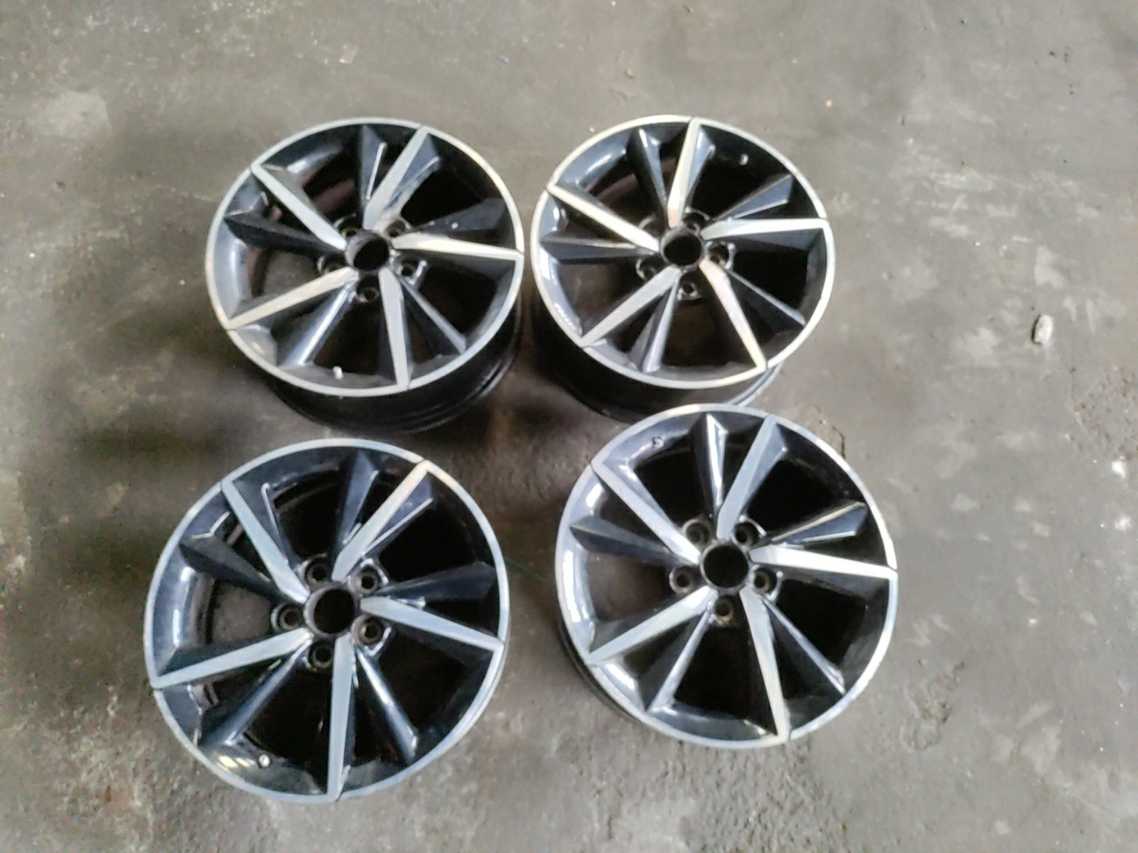 Conjunto de Jantes Especiais 17 polegadas jogo TOYOTA AURIS (_E18_) | 12 - 18 Imagem-3 Conjunto de Jantes Especiais 17 polegadas jogo TOYOTA AURIS (_E18_) | 12 - 18 Imagem-3