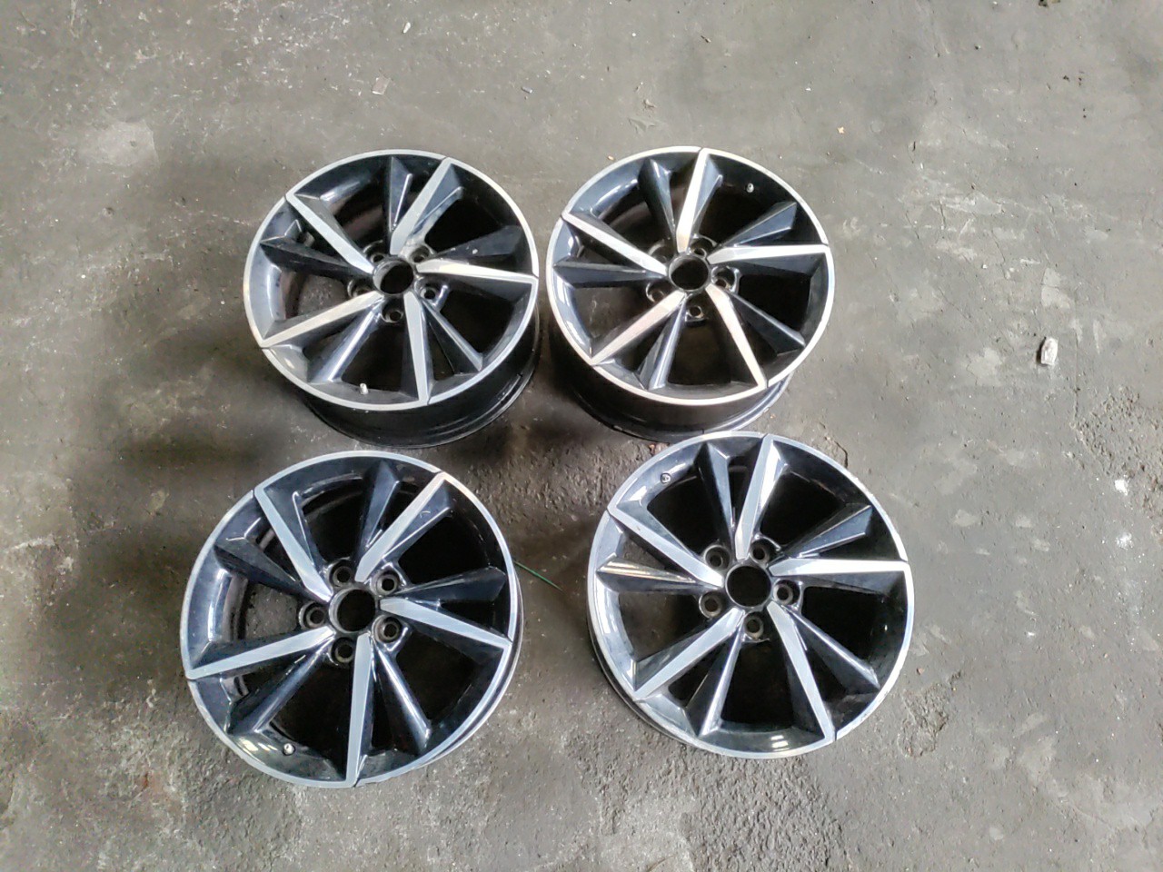 Conjunto de Jantes Especiais 17 polegadas jogo TOYOTA AURIS (_E18_) | 12 - 18 Imagem-6 Conjunto de Jantes Especiais 17 polegadas jogo TOYOTA AURIS (_E18_) | 12 - 18 Imagem-6