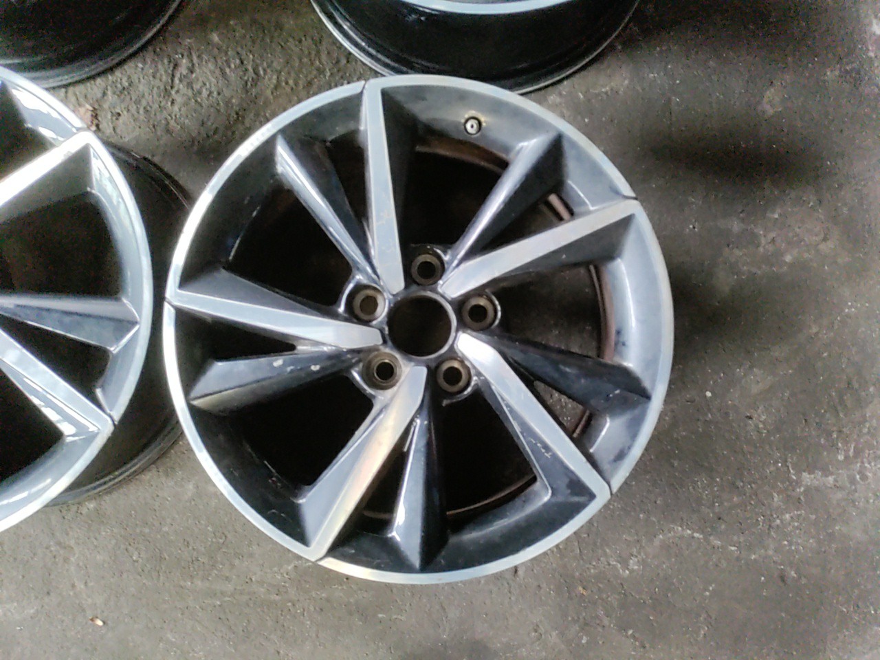 Conjunto de Jantes Especiais 17 polegadas jogo TOYOTA AURIS (_E18_) | 12 - 18 Imagem-7 Conjunto de Jantes Especiais 17 polegadas jogo TOYOTA AURIS (_E18_) | 12 - 18 Imagem-7