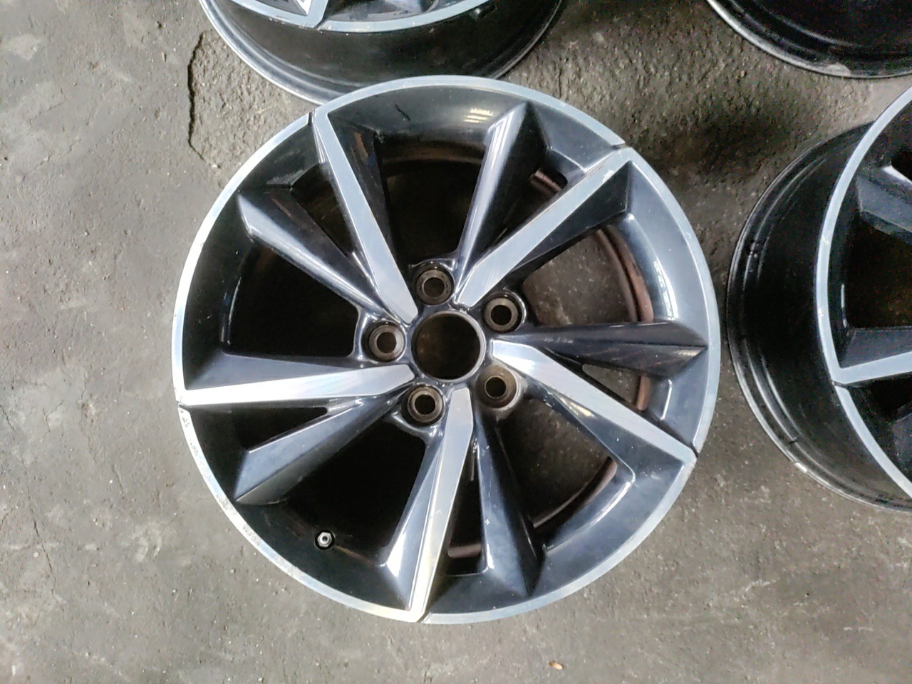 Conjunto de Jantes Especiais 17 polegadas jogo TOYOTA AURIS (_E18_) | 12 - 18 Imagem-11 Conjunto de Jantes Especiais 17 polegadas jogo TOYOTA AURIS (_E18_) | 12 - 18 Imagem-11