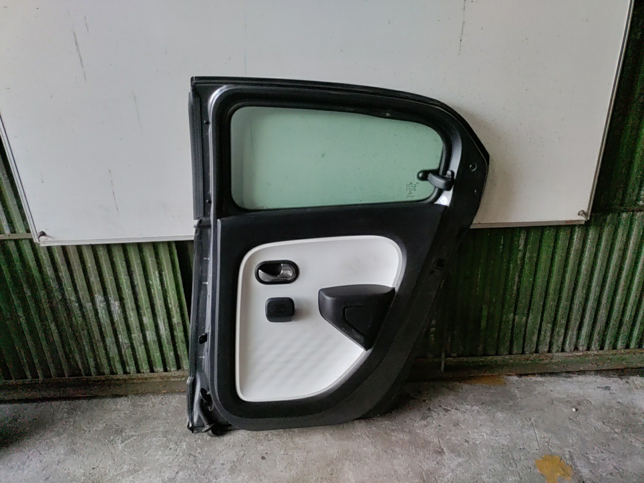 Porta Tras Direita com acessorios RENAULT TWINGO III (BCM_) | 14 -  Imagem-1