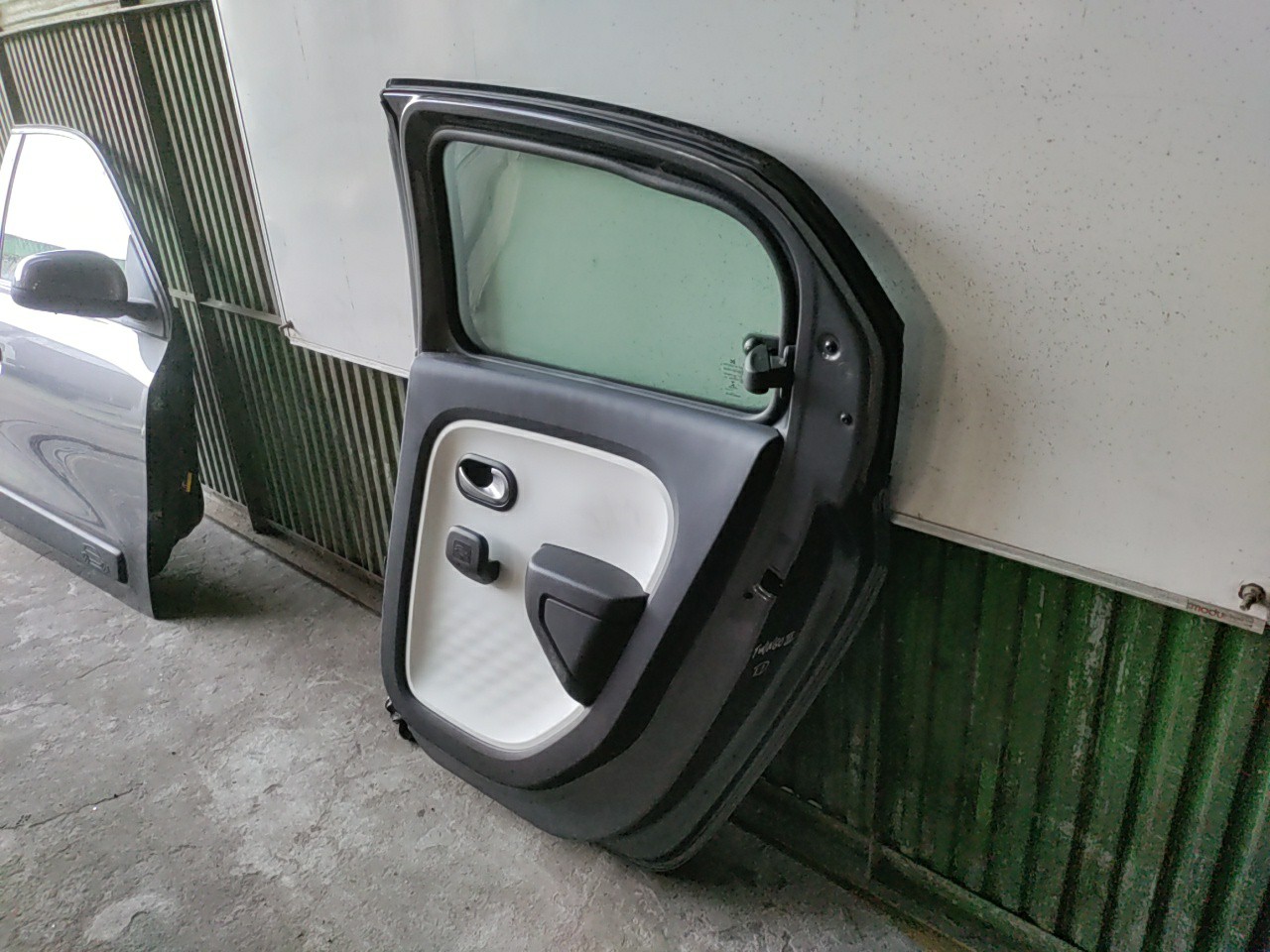 Porta Tras Direita com acessorios RENAULT TWINGO III (BCM_) | 14 -  Imagem-2