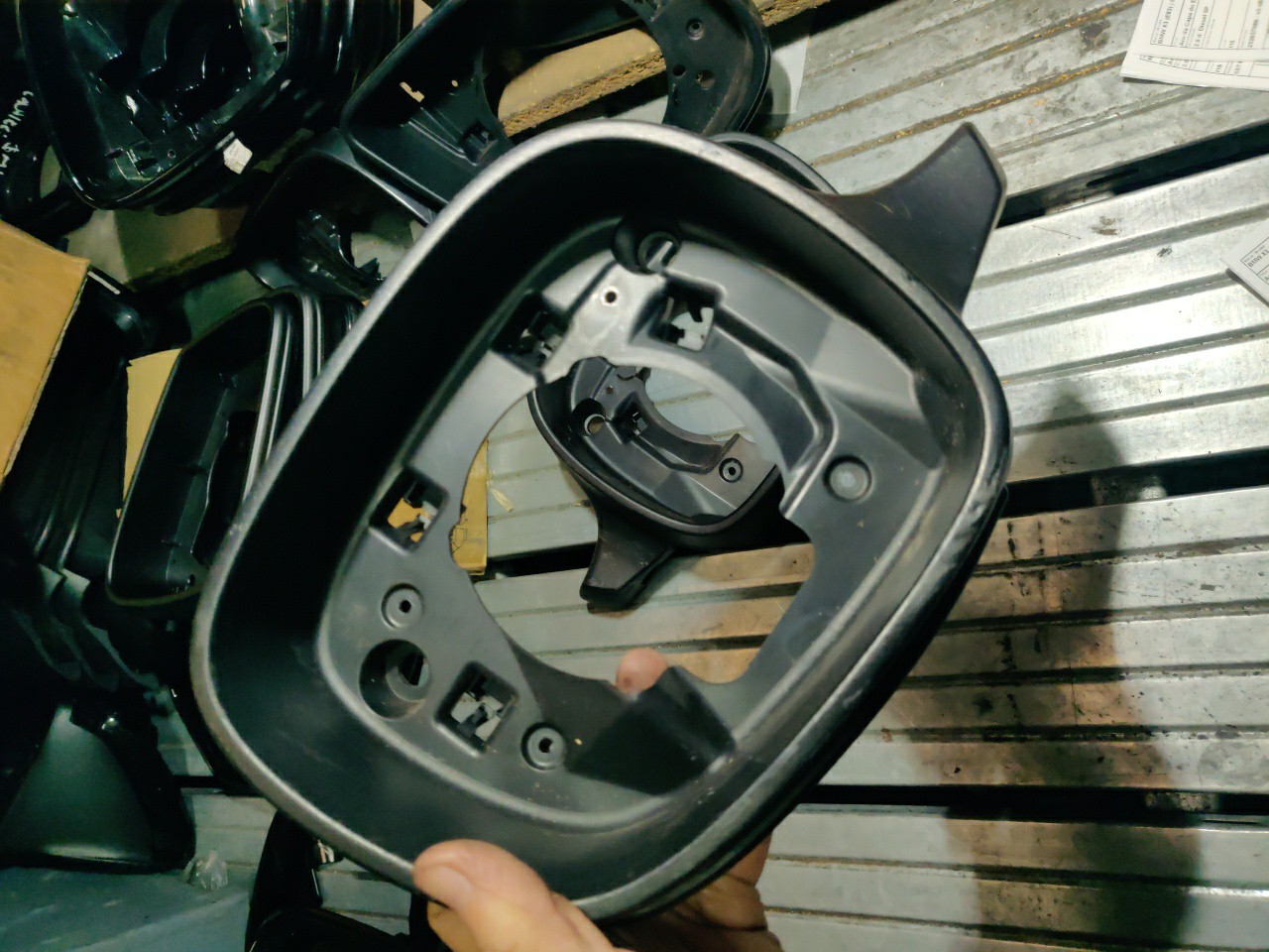 Aro da Capa do Espelho Retrovisor Direito BMW X3 (E83) | 03 - 11 Imagem-1 Aro da Capa do Espelho Retrovisor Direito BMW X3 (E83) | 03 - 11 Imagem-1