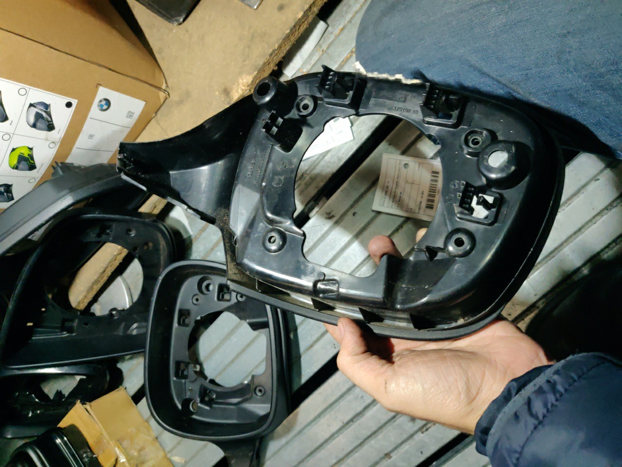 Aro da Capa do Espelho Retrovisor Direito BMW X3 (E83) | 03 - 11 Imagem-2 Aro da Capa do Espelho Retrovisor Direito BMW X3 (E83) | 03 - 11 Imagem-2